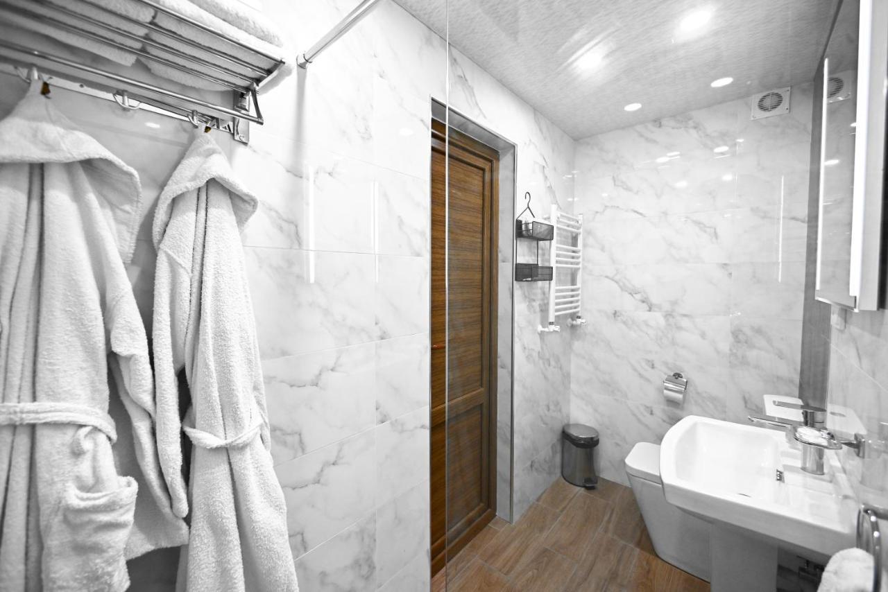 Aurelia Hotel & Restaurant 딜리잔 외부 사진