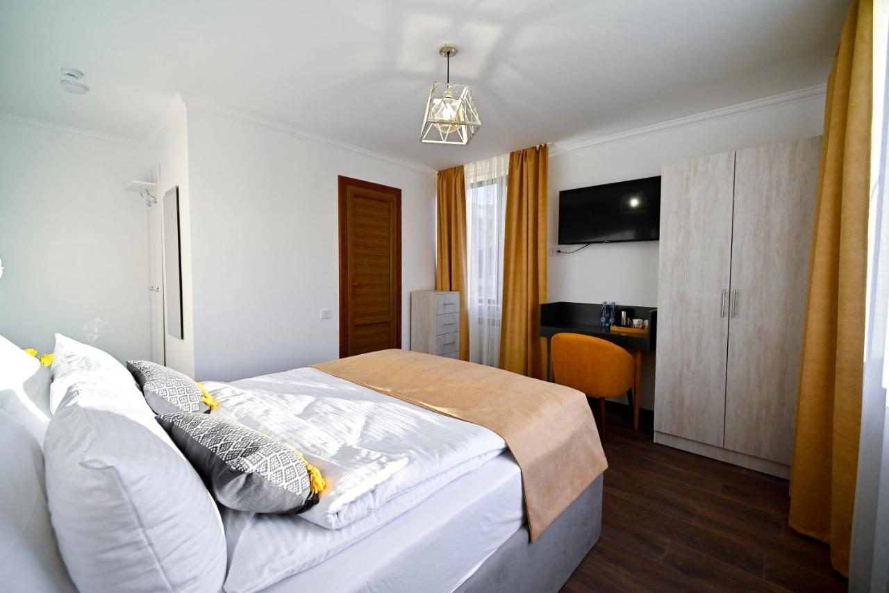 Aurelia Hotel & Restaurant 딜리잔 외부 사진