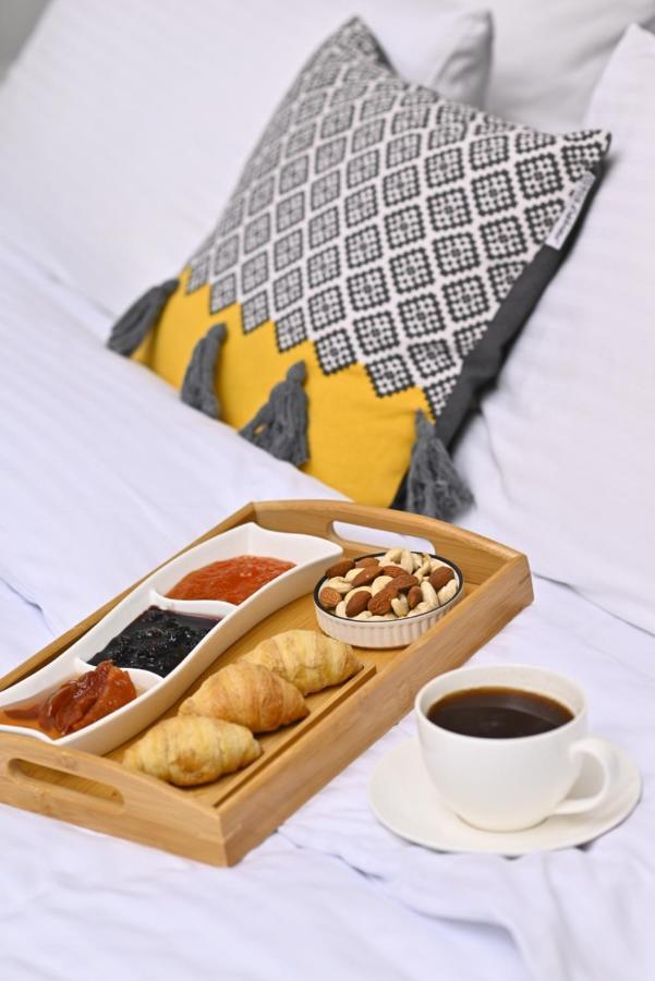 Aurelia Hotel & Restaurant 딜리잔 외부 사진
