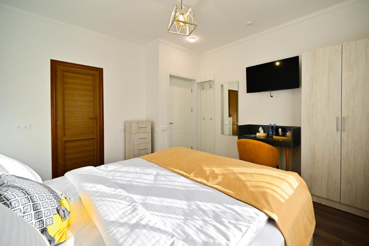 Aurelia Hotel & Restaurant 딜리잔 외부 사진