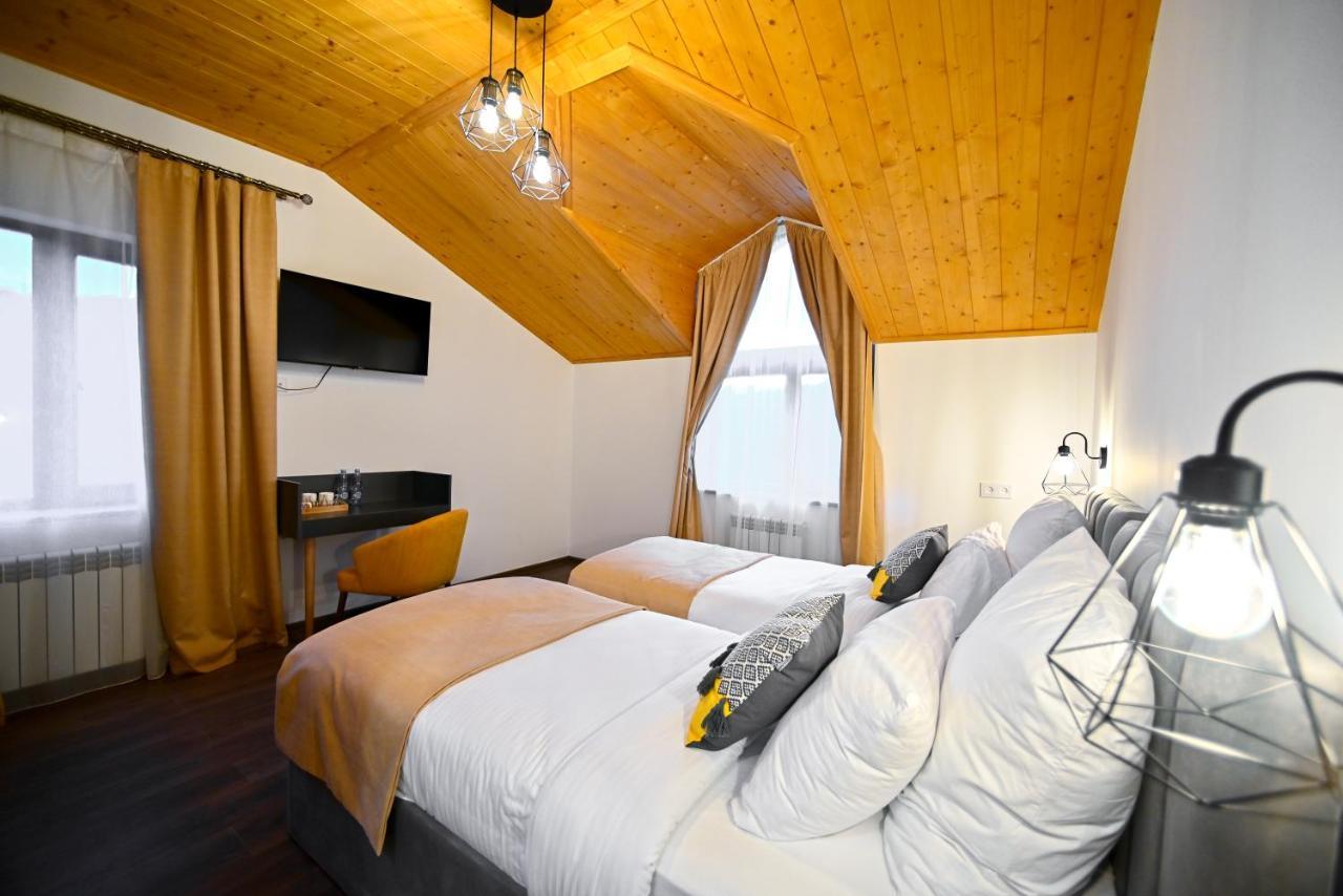 Aurelia Hotel & Restaurant 딜리잔 외부 사진