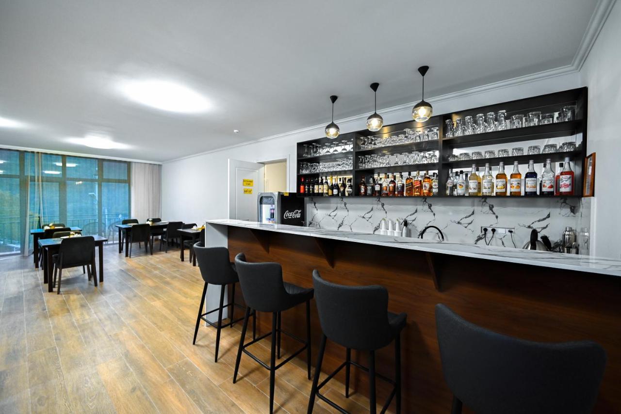 Aurelia Hotel & Restaurant 딜리잔 외부 사진