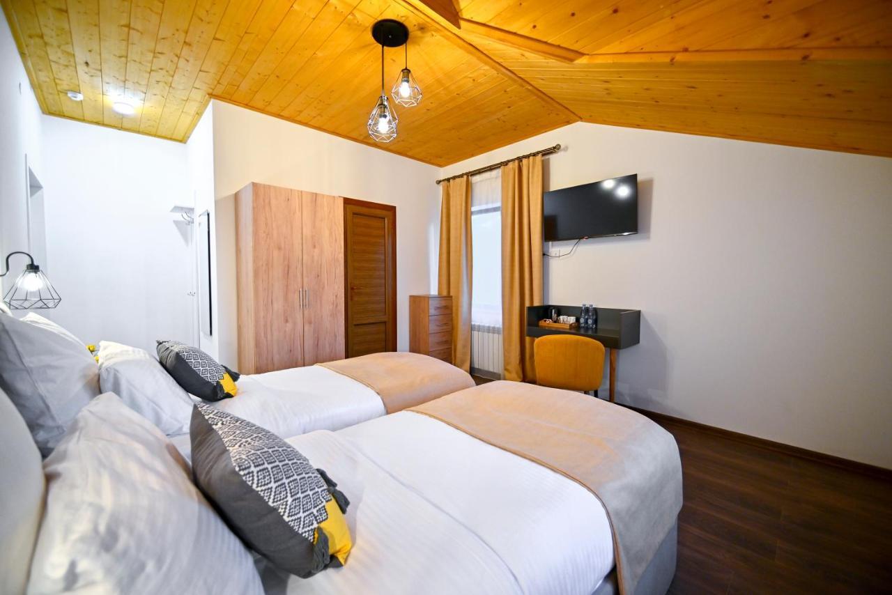 Aurelia Hotel & Restaurant 딜리잔 외부 사진