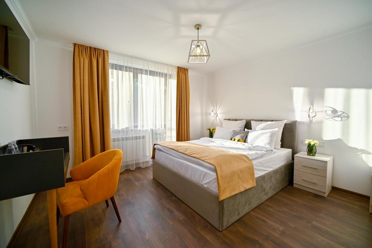 Aurelia Hotel & Restaurant 딜리잔 외부 사진