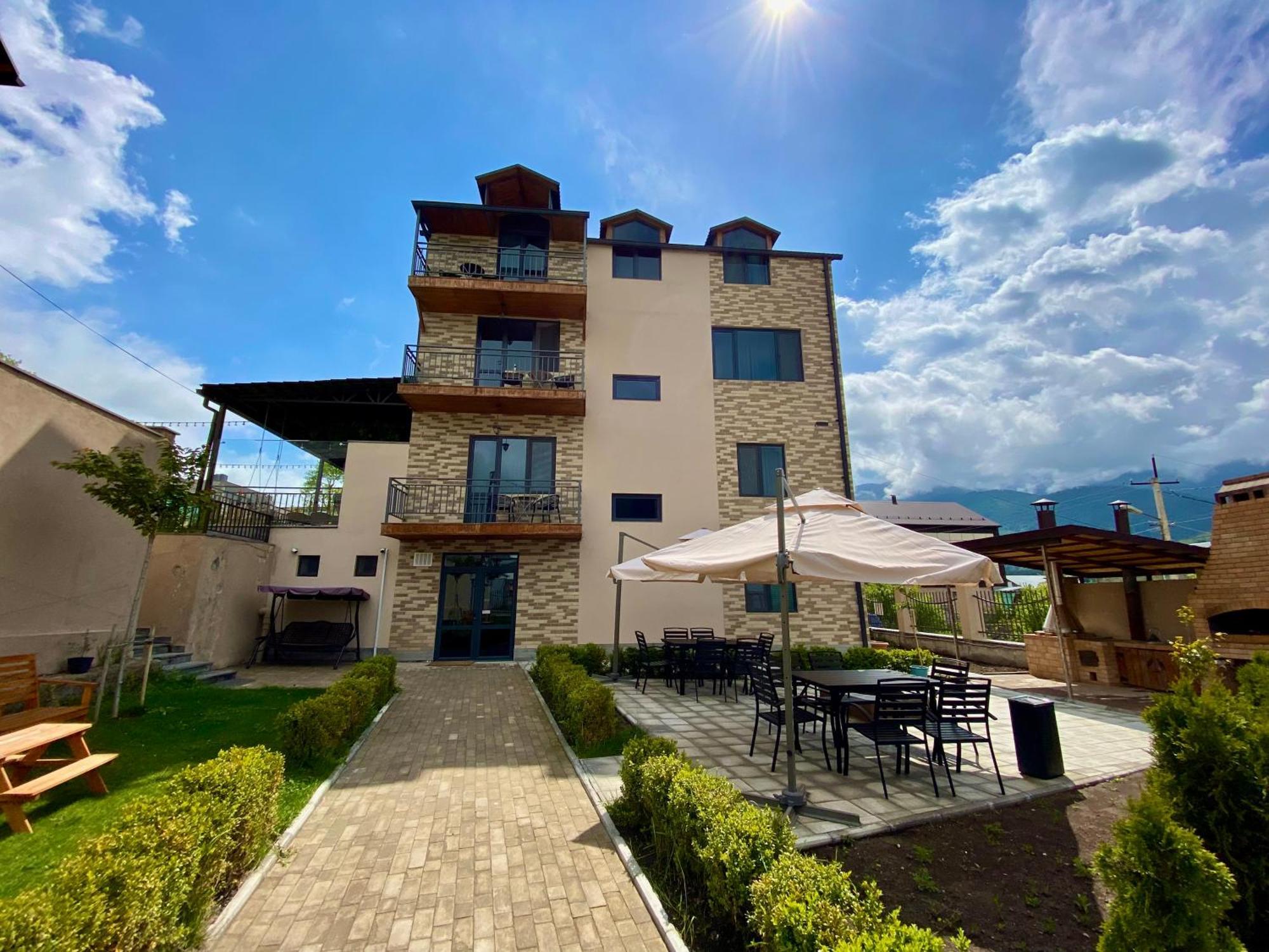 Aurelia Hotel & Restaurant 딜리잔 외부 사진