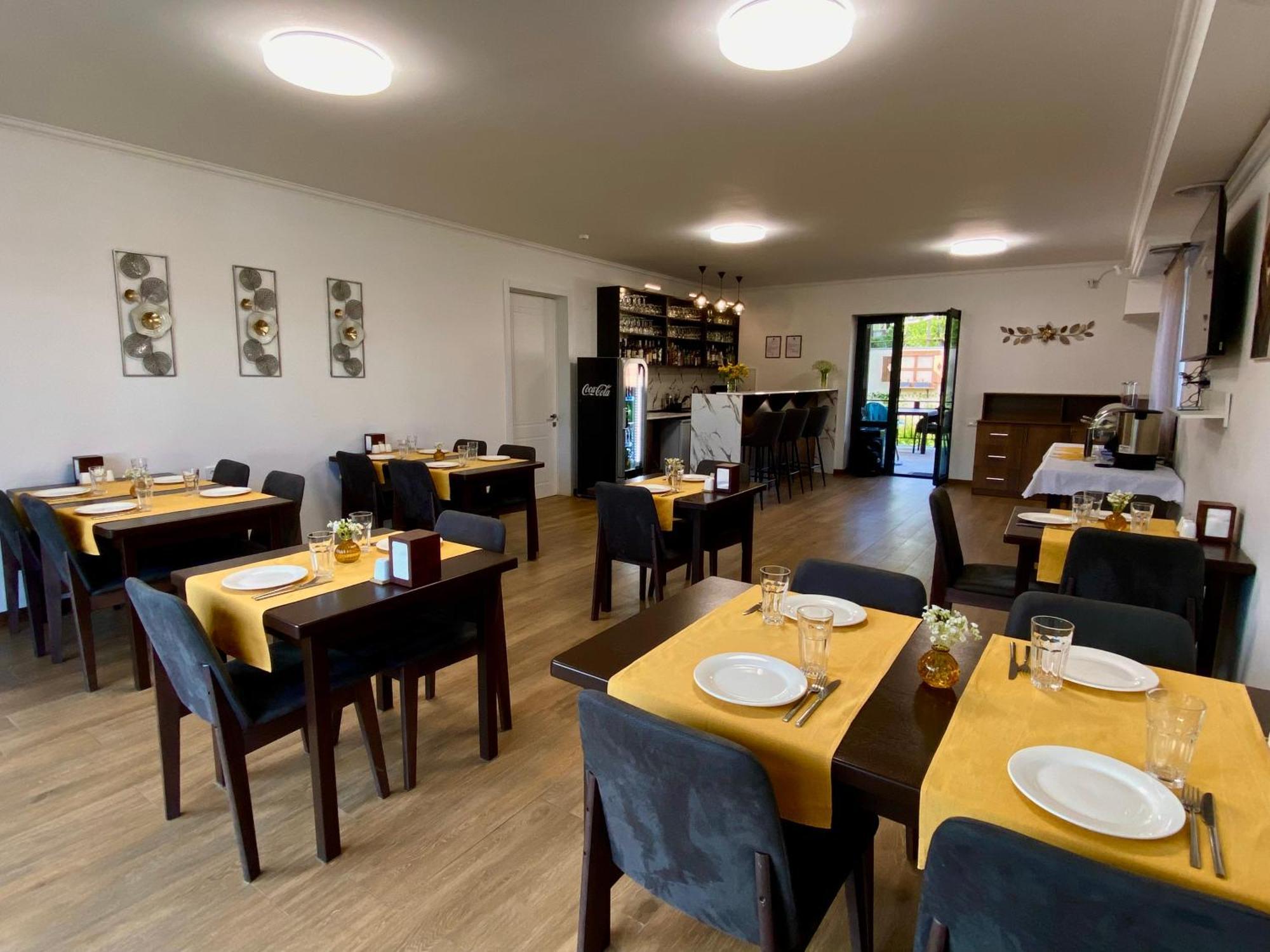 Aurelia Hotel & Restaurant 딜리잔 외부 사진