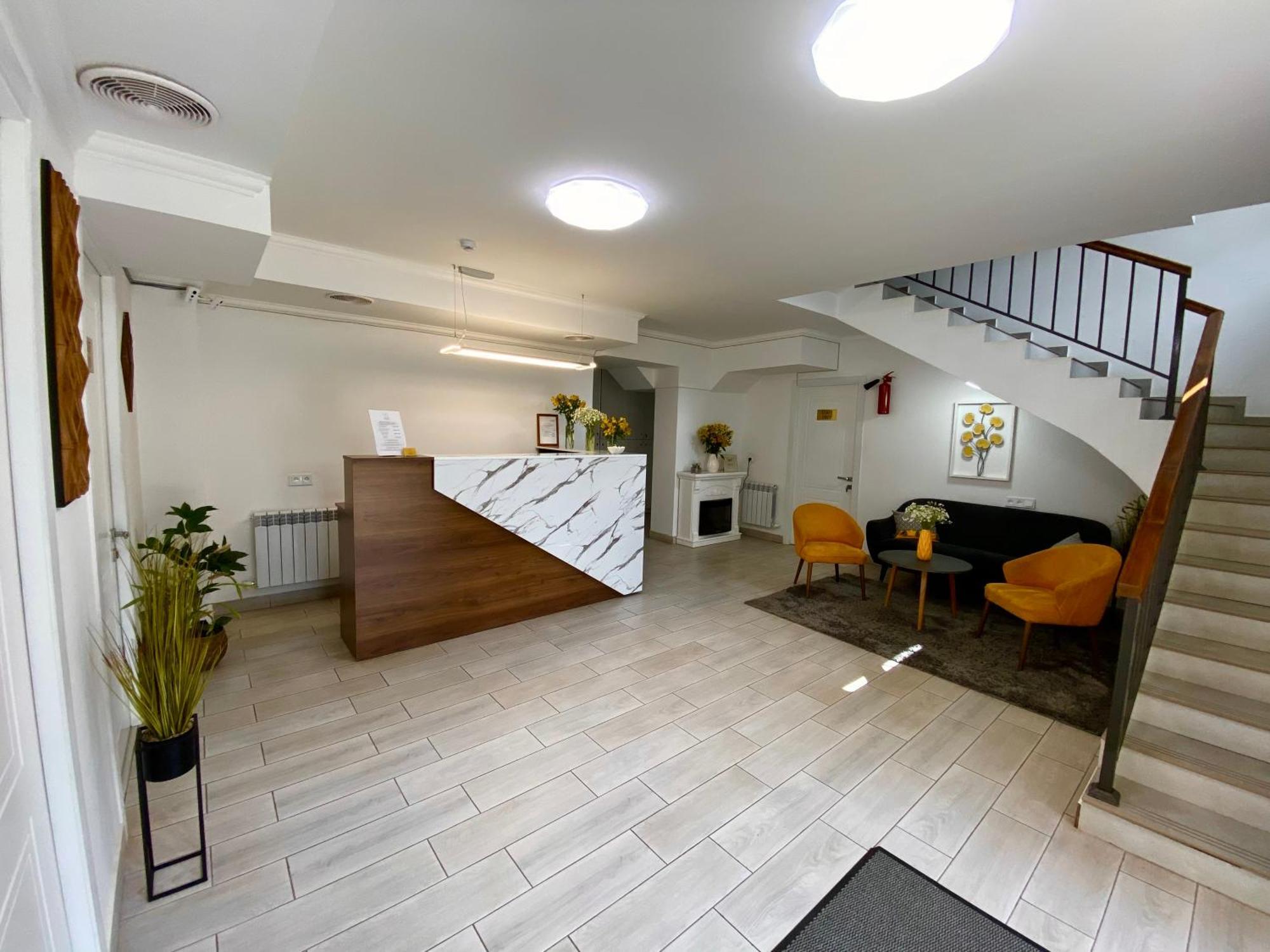 Aurelia Hotel & Restaurant 딜리잔 외부 사진