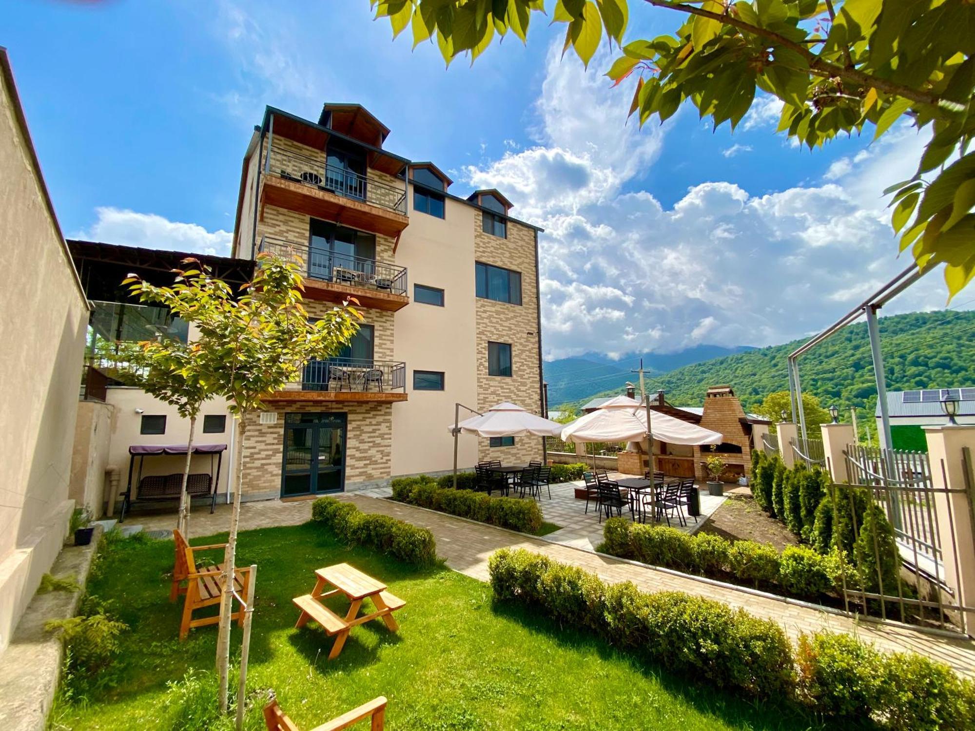Aurelia Hotel & Restaurant 딜리잔 외부 사진